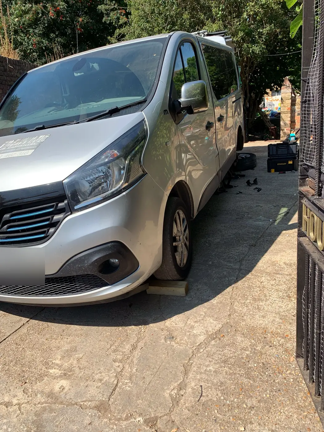 Renault Trafic van repaired on site by Kent Mobile AutoCare